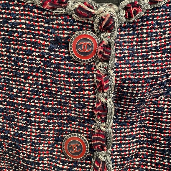 Spring Chanel Suit size 2 - Picture 5 of 11